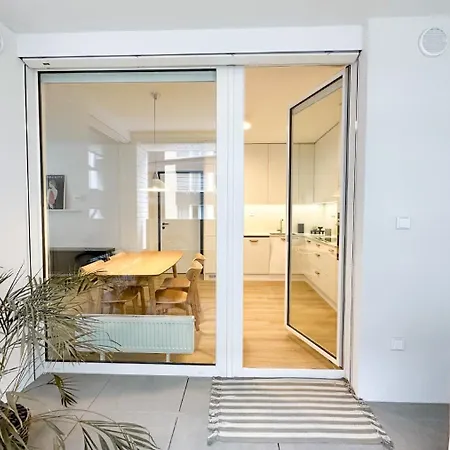 New 3kk Apartment: Holesovice Heart